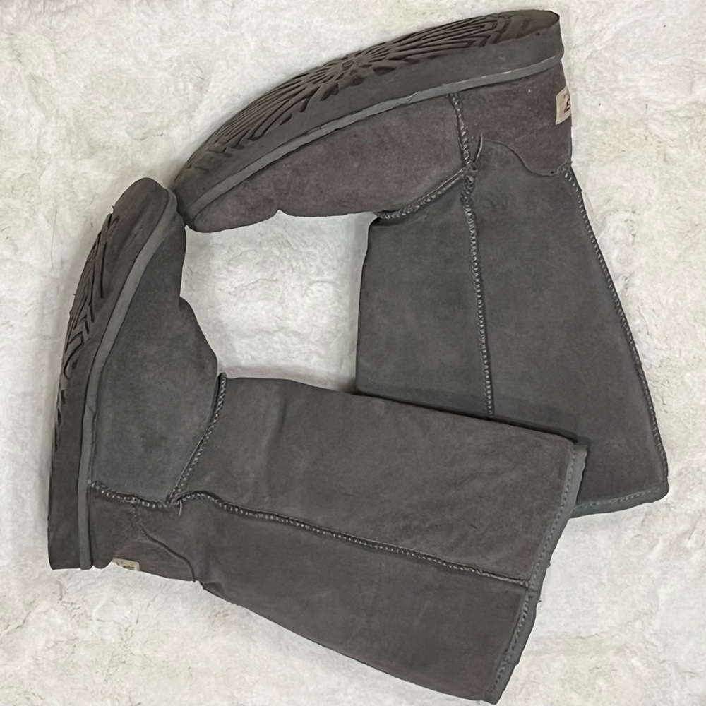 Ugh boots in grey